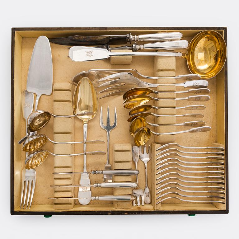 A canteen box of 253 pieces silver cutlery by Viktor Lindman, Helsinki 1916.