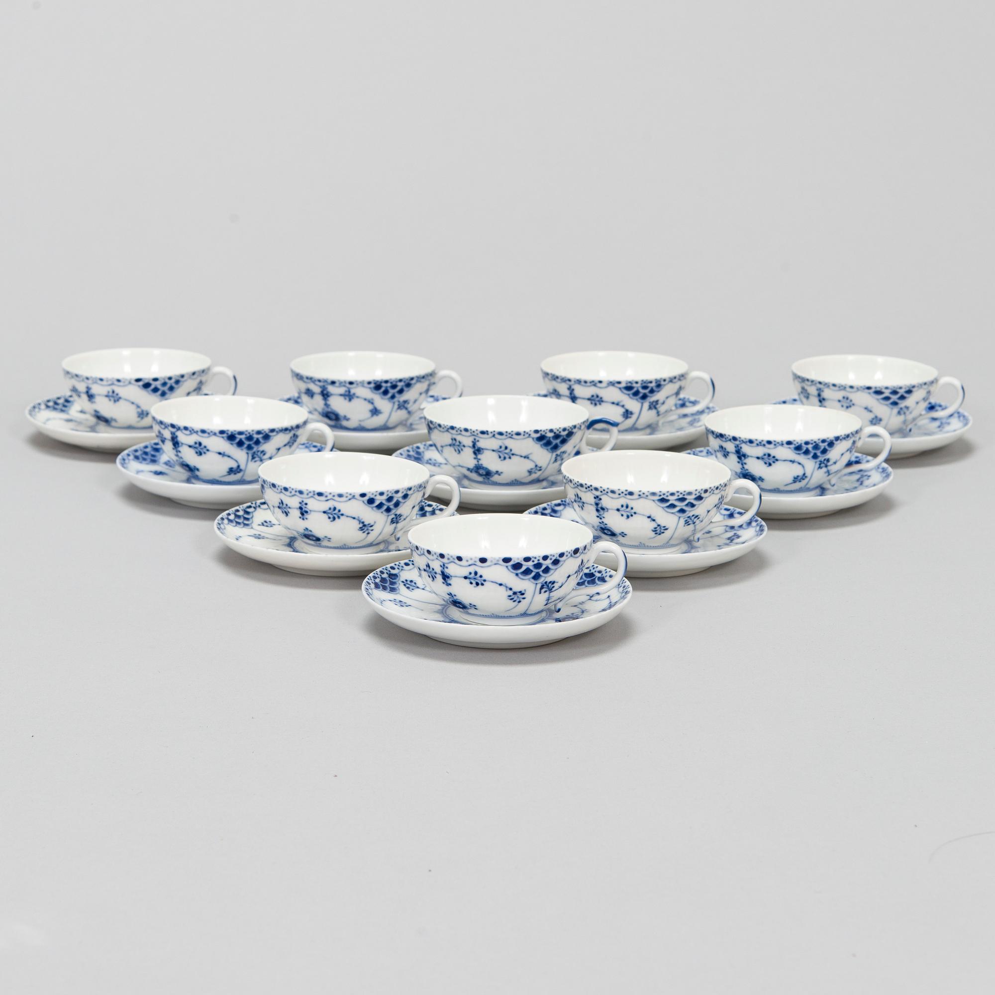 Mockaservis, 16 delar, porslin, "Musselmalet", halv- och helblonde, Royal Copenhagen, Danmark.