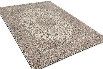 A carpet, Kashan, ca 341 x 240 cm.
