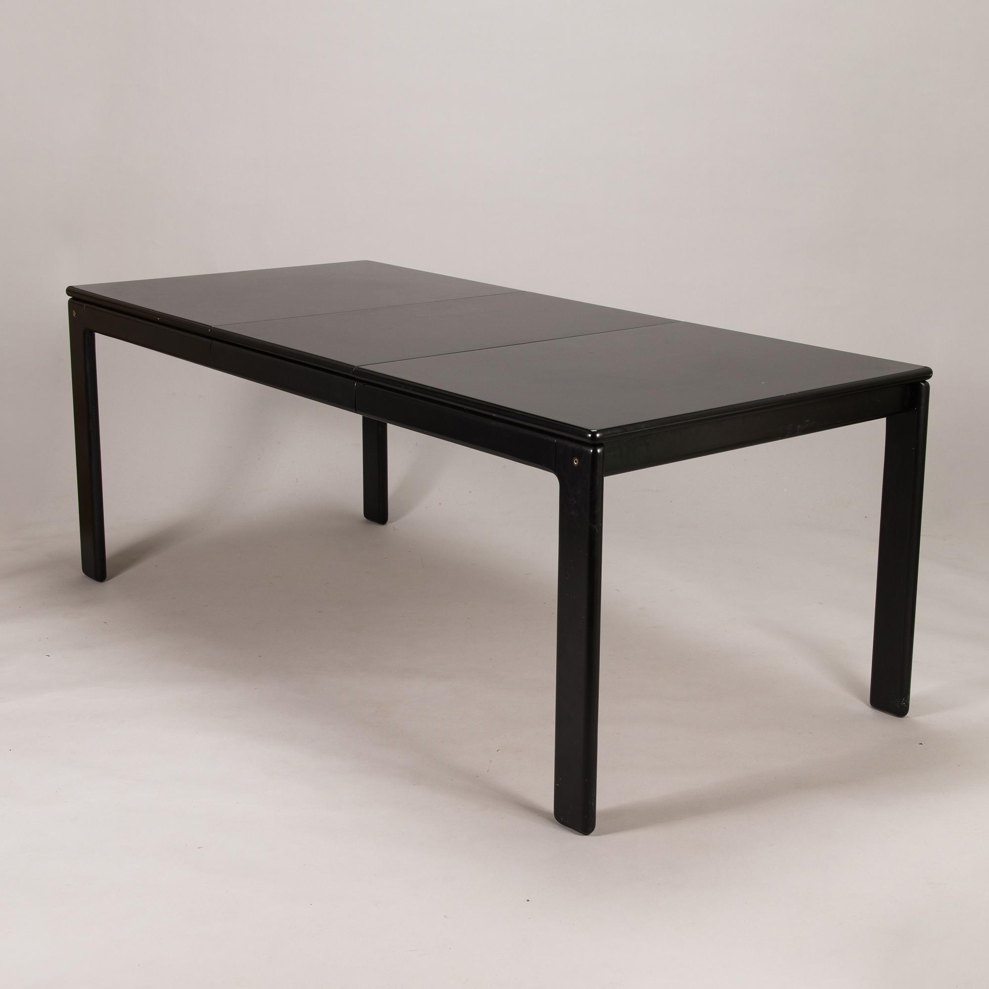 Eero Aarnio, A 1970's dinner table and six chairs "Flamingo" for Asko.