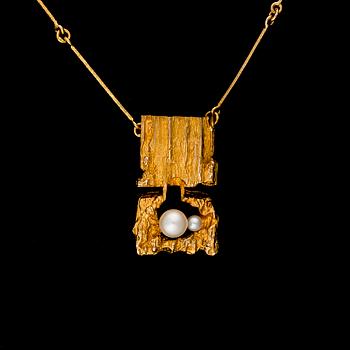 BJÖRN WECKSTRÖM, NECKLACE "Kelohelmet", cultured pearls, 14K gold. Lapponia 1973.