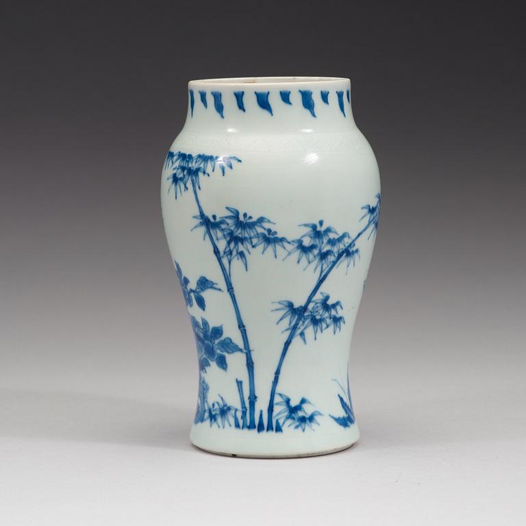 A blue and white Transitional vase, 17th Century.