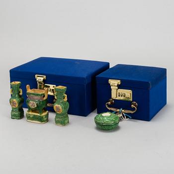 A green and yellow glazed altar garniture and a box with cover, Ming dynasty (1368-1644).