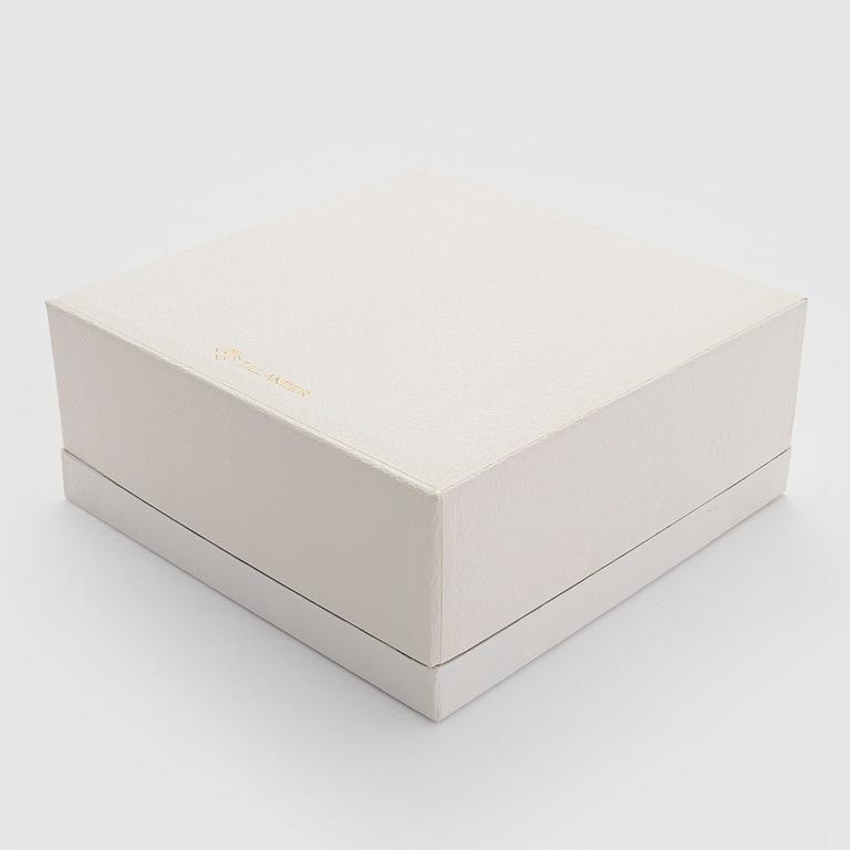 A. Tillander, skål, sterlingsilver och emalj, Åbo 2005.