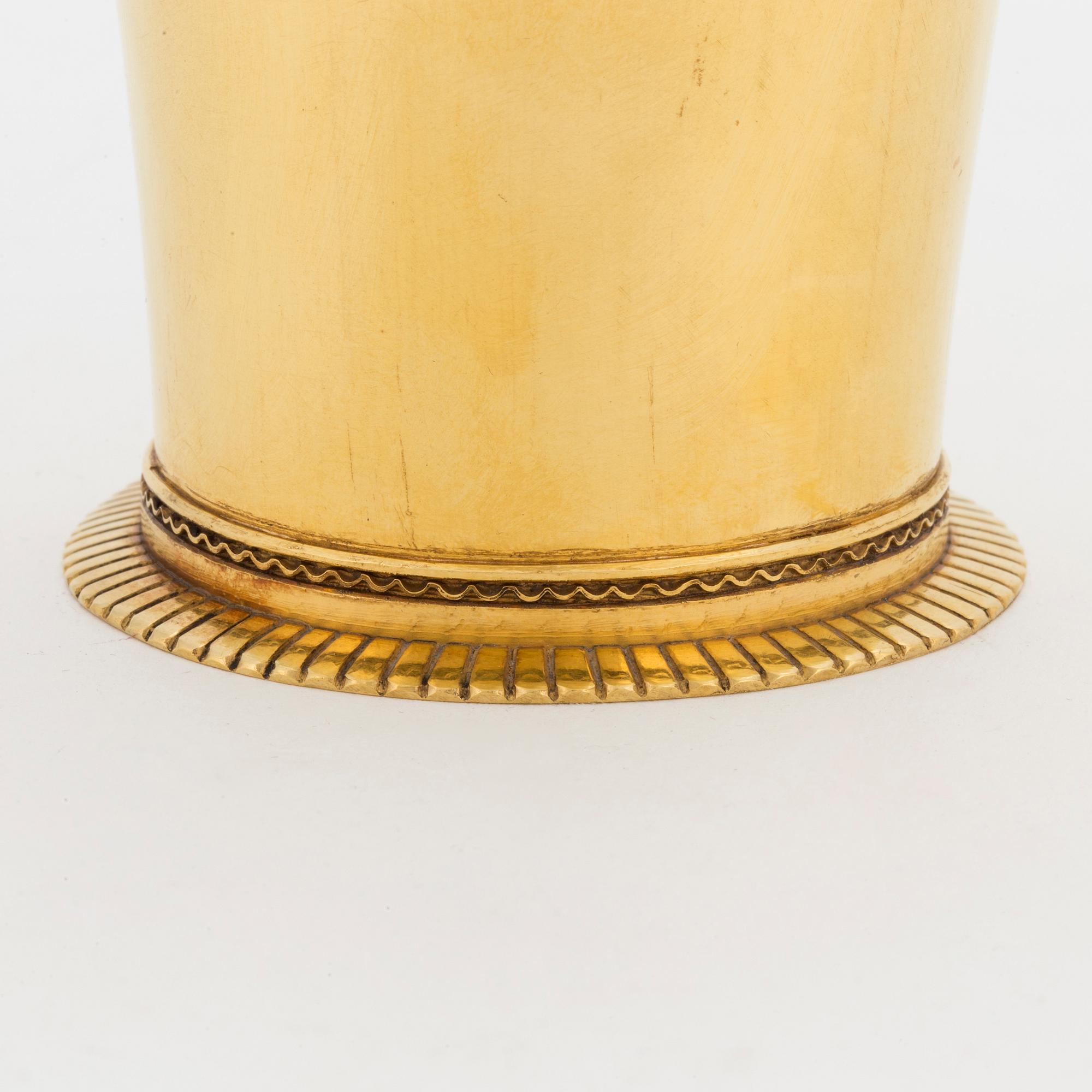 P GUNNAR TÄGT, a 23K gold vase, Stockholm, 1977.