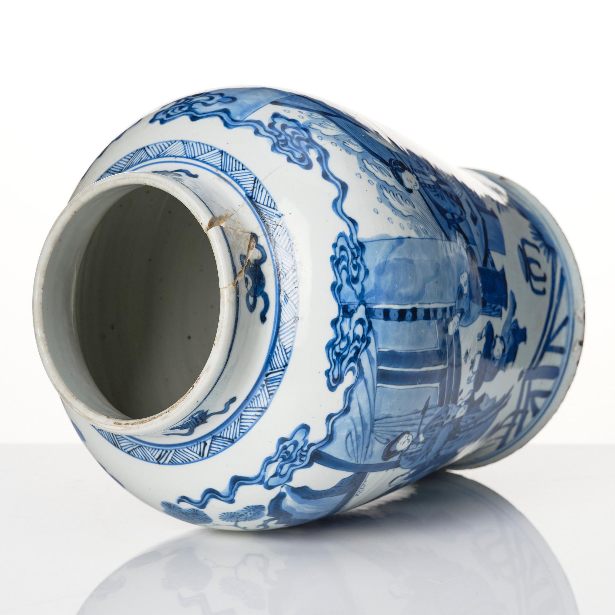 Urnor med lock, två snarlika, porslin. Qingdynastin, Kangxistil, 1800-tal.
