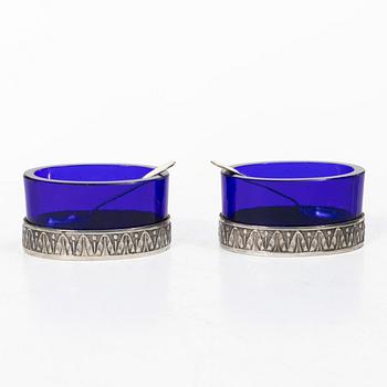 Wiwen Nilsson, A pair of silver salt cellars with spoons, 1949–1950.