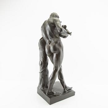 Skulptur "Silenus vaggar barnet Dionysos.".