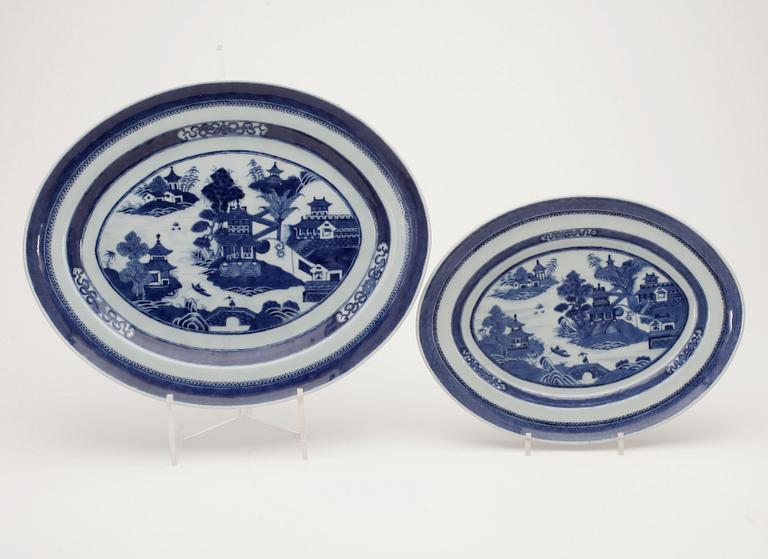 SERVISDELAR, 14 st, porslin, Kina, Jiaqing (1796-1820).
