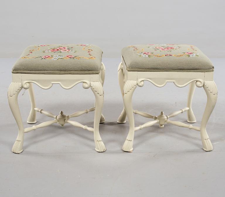 TABURETTER, ett par, senbarockstil, sent 1800-tal.