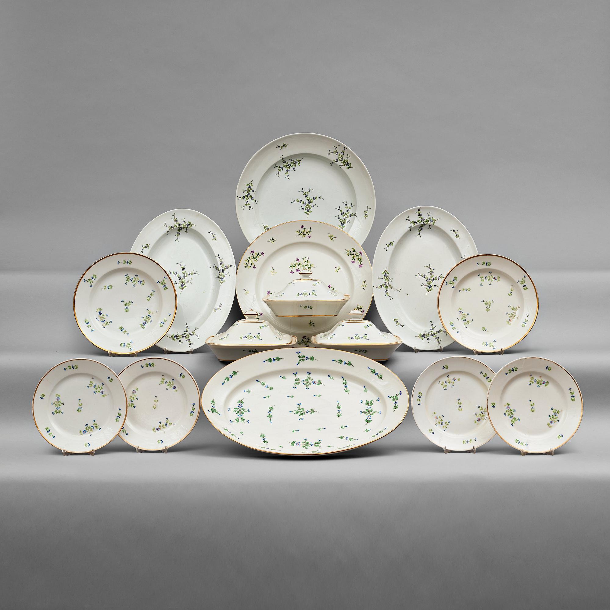 SERVISDELAR, 15 stycken, porslin. Frankrike, Paris, 1800-tal.