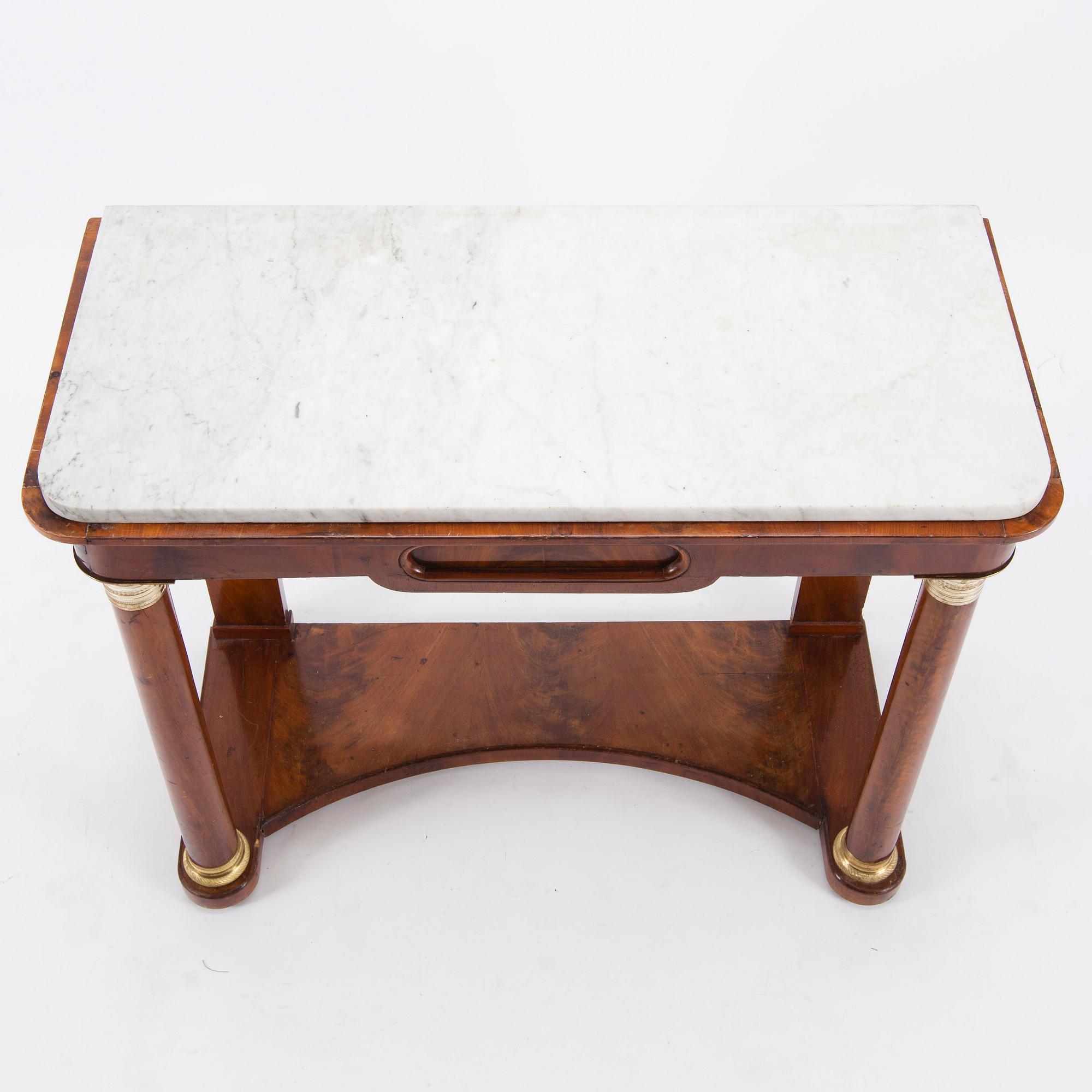 KONSOLBORD, Karl-Johan, 1800-talets första hälft.