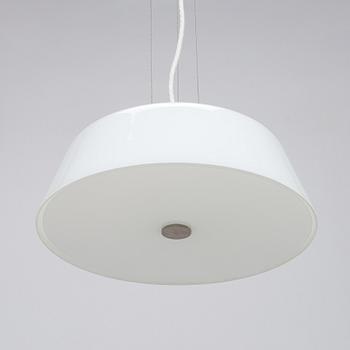 Arne Jacobsen, taklampa "Stelling pendant" Louis Poulsen Danmark, 2002.
