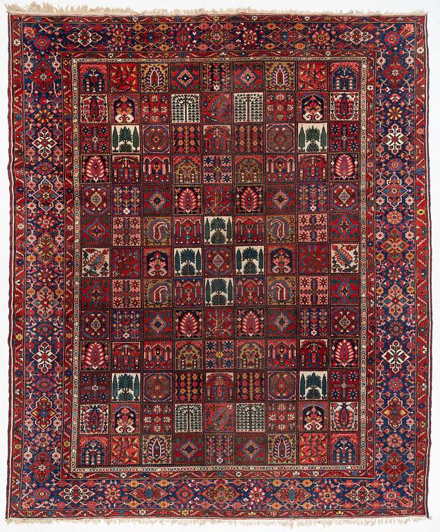 An antique/semi-antique Chahar Mahal va Bakhtiari carpet, c 450 x 375 cm.