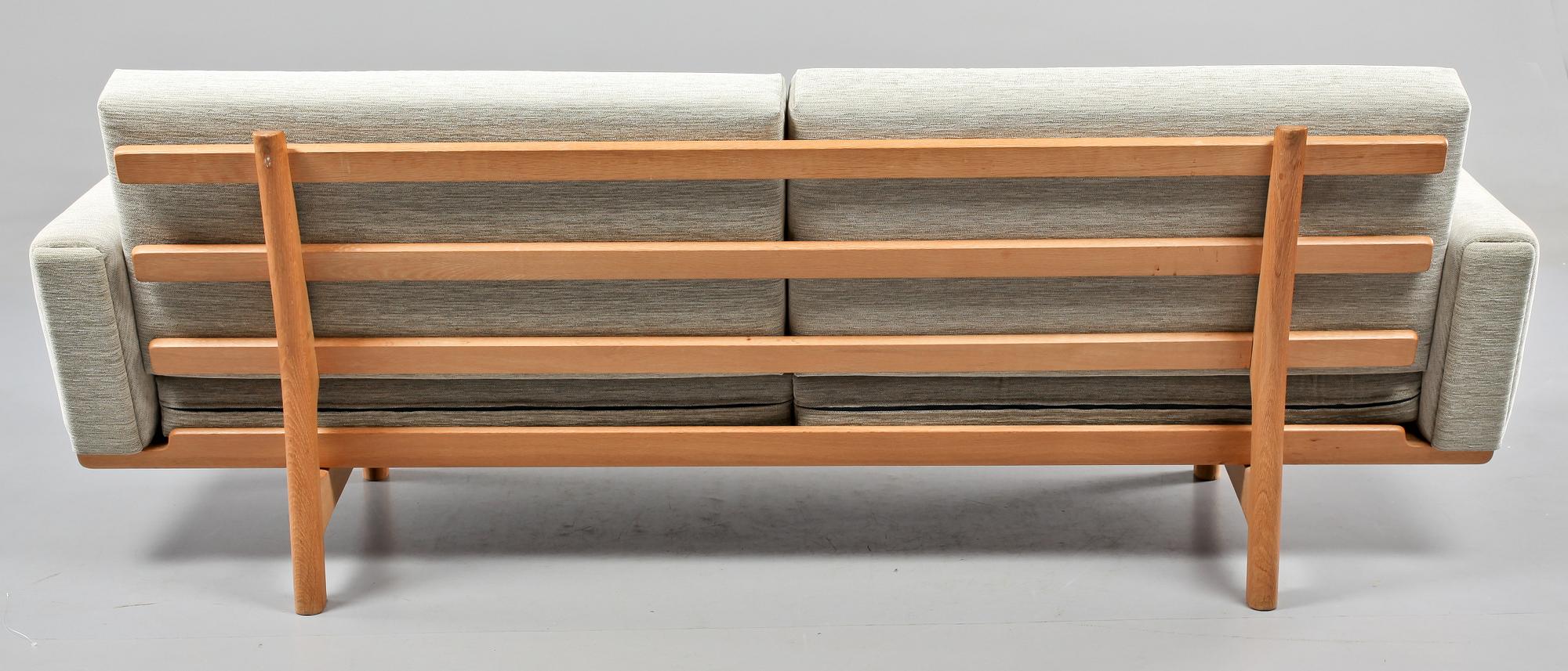SOFFA, "GE 236", Hans J Wegner, 1900-talets andra hälft.