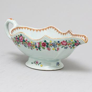 A famille rose sauce boat, Qing dynasty, Qianlong (1736-95).