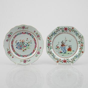 Four Famille rose export porcelain plates, Qing dynasty first half of the 18th century.