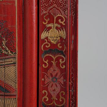 Skåp, förgyllt och rödlackerat. Qingdynastin, 17/1800-tal.