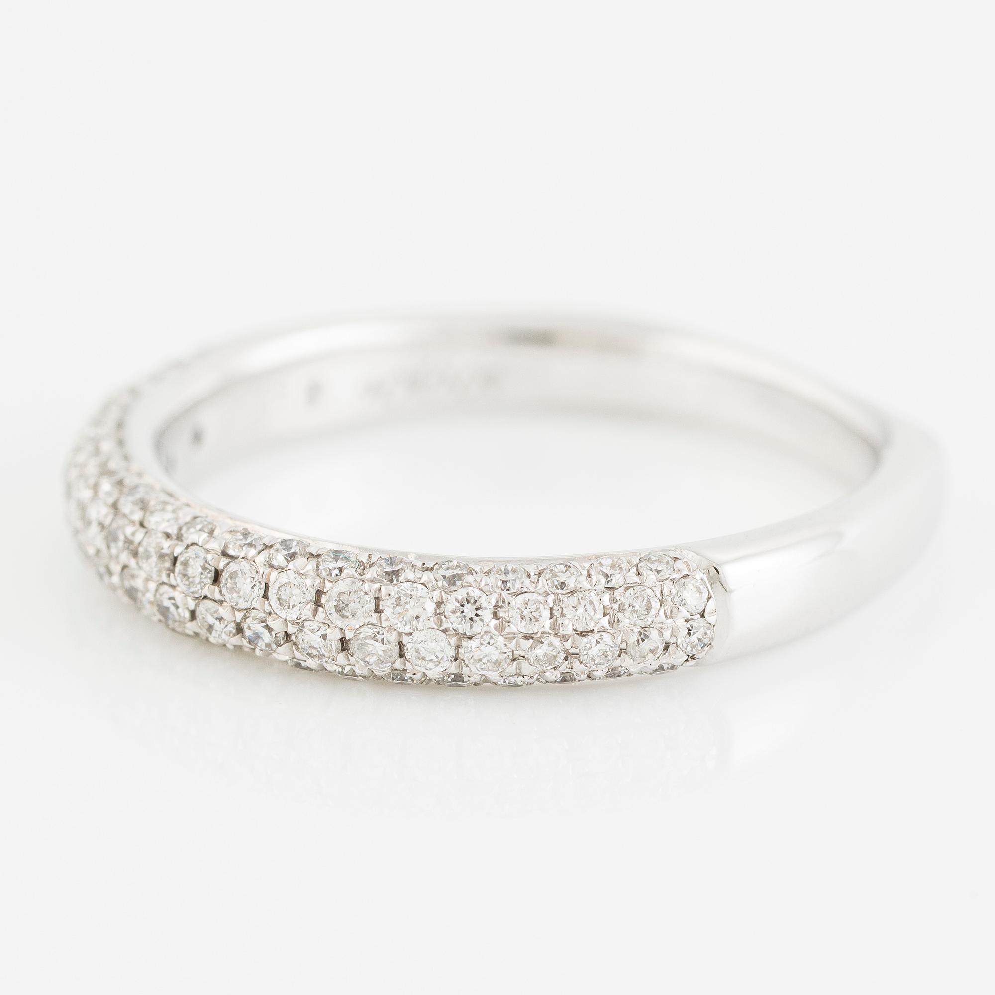 Ring, 18K white gold with small brilliant-cut diamonds.