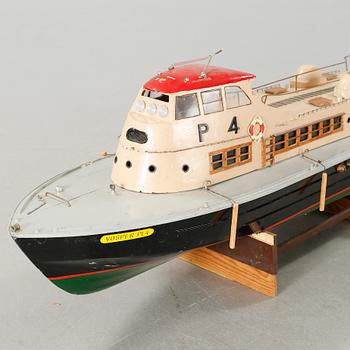 A 20th century model boat, "Vosper PL4".