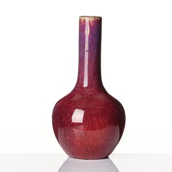 A flambé glazed vase, Qing dynasty, 19th century.