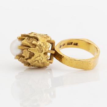 Claës E. Giertta, 18K gold and pearl ring.