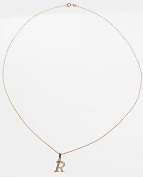 HÄNGE, 14K guld, liten diamant, i form av "R" bokstav. Vikt 2,6 g.