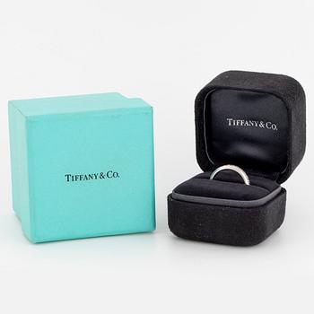 TIFFANY & CO ALLIANSRING, platina med Lucidaslipade diamanter.