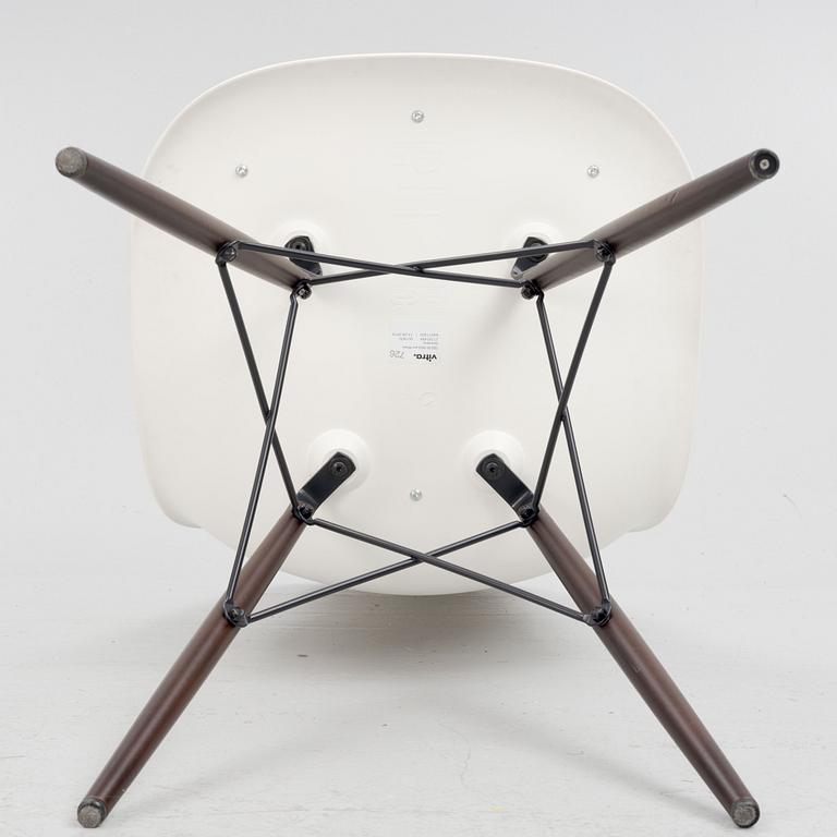 Charles & Ray Eames, stolar, 8 st, "Eames plastic Chair", Vitra, 2015.