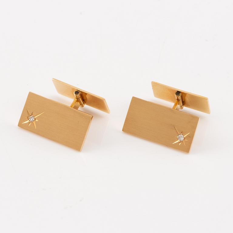 Cufflinks, a pair, 18K gold with octagon-cut diamonds.