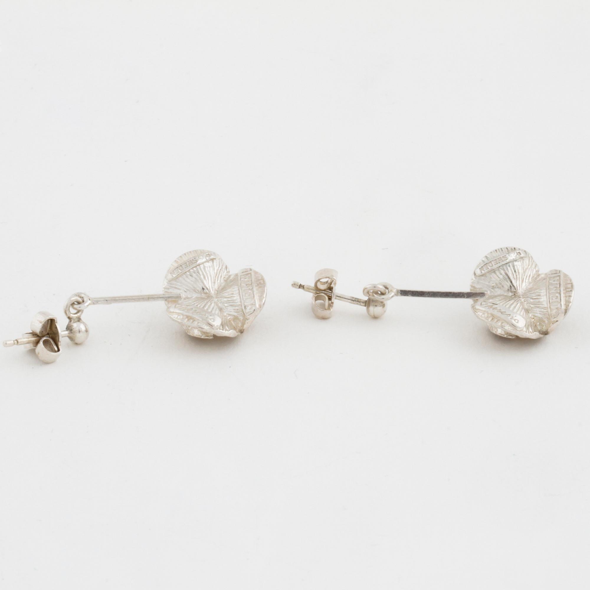 A pendant and a pair of earrings by Theresia Hvorslev, Mema, 1976.