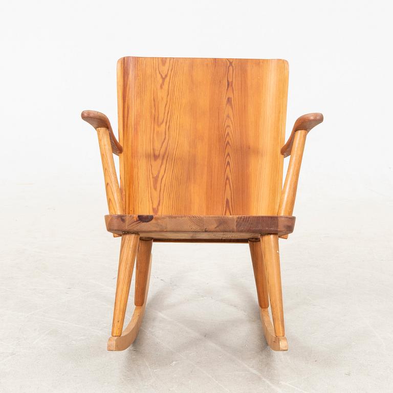 Göran Malmvall, svensk furu gungstol modell 510.