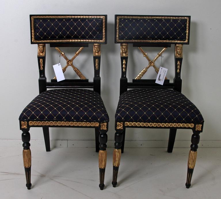 SPEGEL med KONSOLBORD och STOLAR, ett par, empirestil, 1900-talets slut.