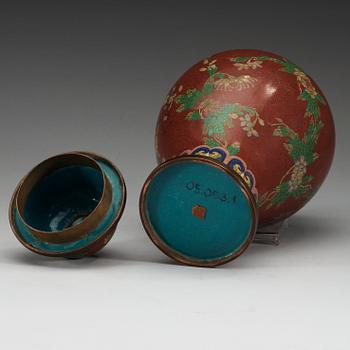 A cloisonné vase with cover, Qing dynasty, 19th Century.