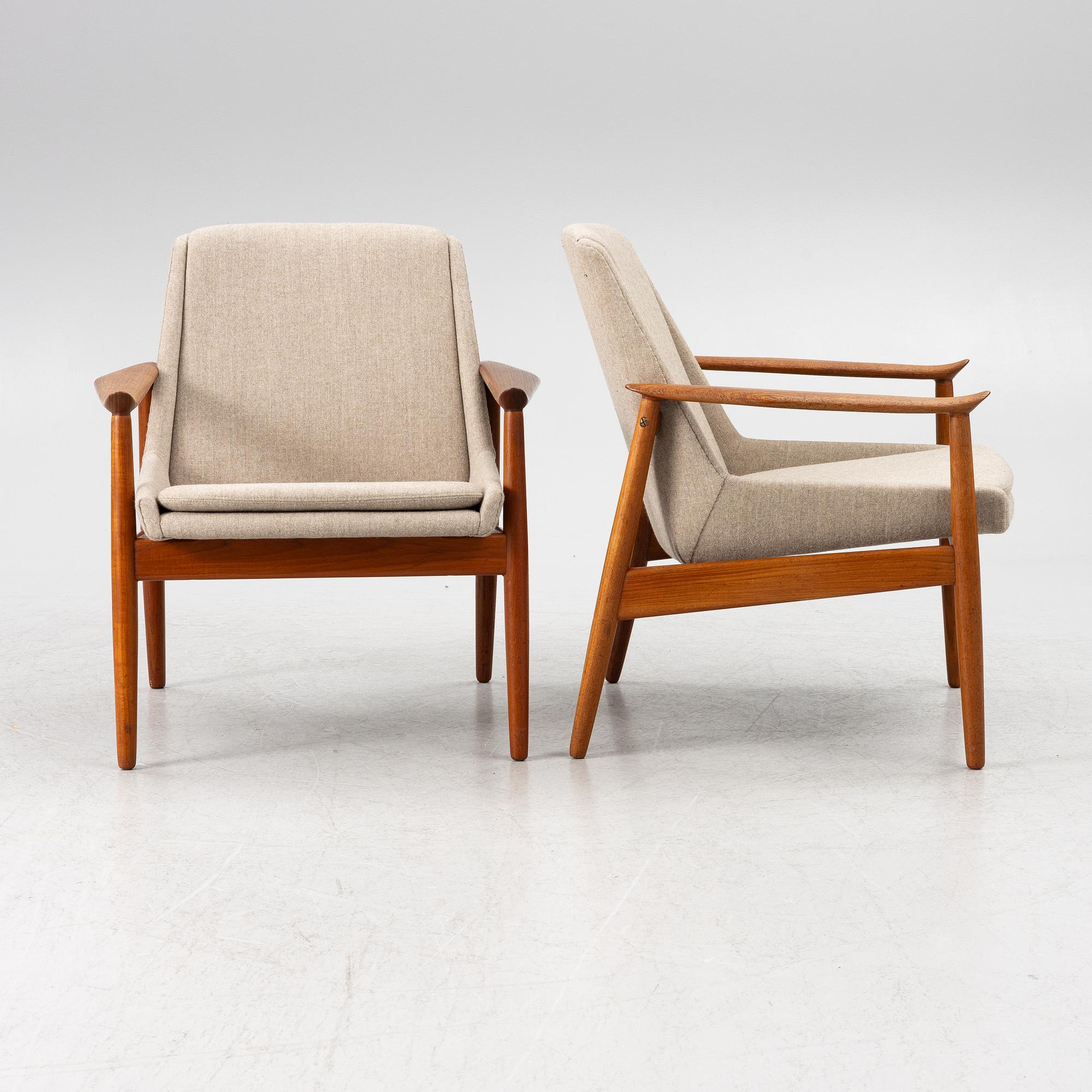 Arne Vodder, a pair of armchairs, model No. 810, Slagelse Møbelvaerk A/S, Denmark, mid-20th Century.