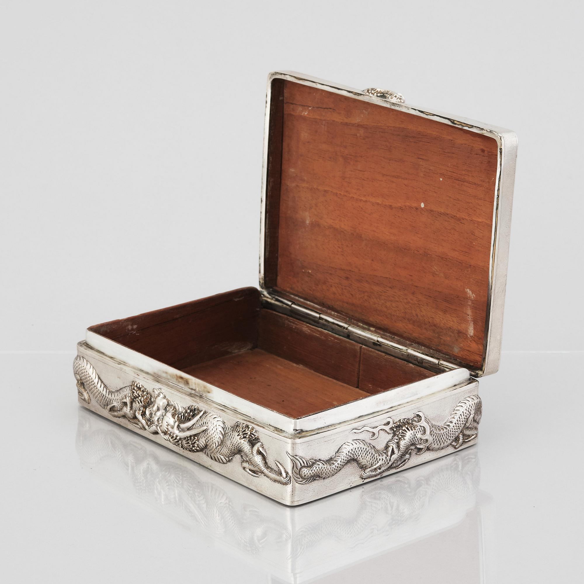 A Chinese Silver box with cover, Shanghai, markers mark Zee Sung, early 20th Century.