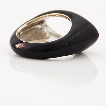RING, tvådelad, med rubiner, navetteslipad diamant cirka 1.10 ct samt svart emalj.