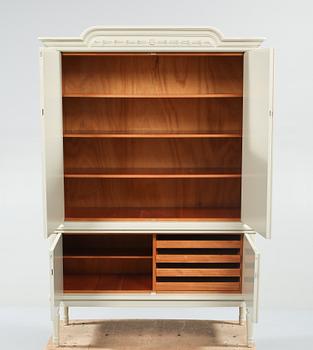 SKÅP, gustaviansk stil, 1900-talets andra hälft.