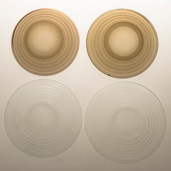 AINO AALTO, VAS och TALLRIKAR, 4 st, glas, Karhula 1930-tal.