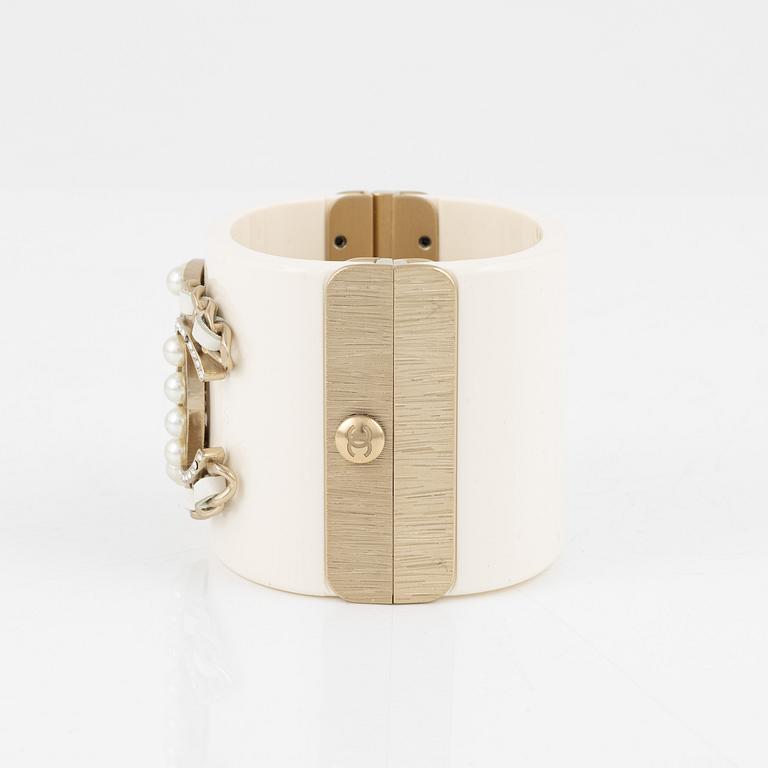 Chanel, a white acrylic bracelet with pearls, 2019.