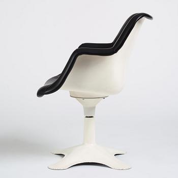 Yrjö Kukkapuro, karmstol, "416 A chair" "Junior", Haimi, Finland, 1975. Proveniens Yrjö Kukkapuro, även signerad av honom.