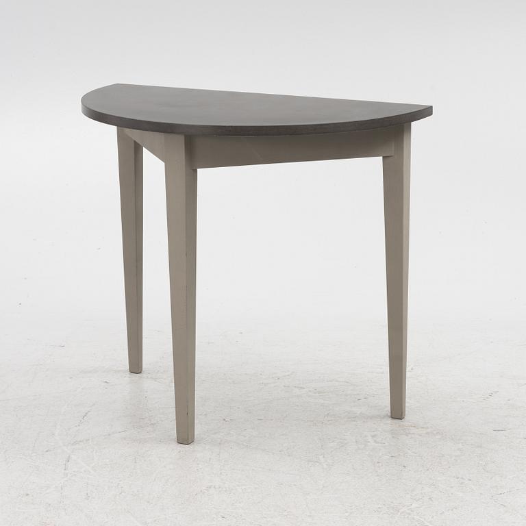 Nirvan Richter, Demi-Lune Table, Norrgavel.