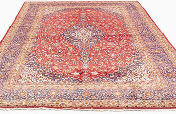 A Kashan carpet, 435 x 285 cm.