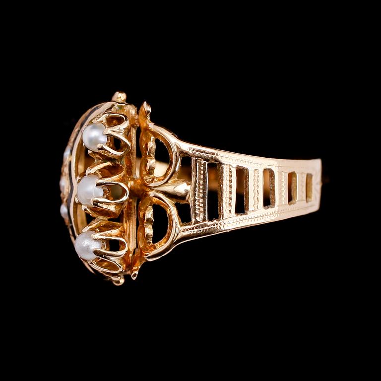 RING, 18 k guld, 1888. Vikt 2 gram.