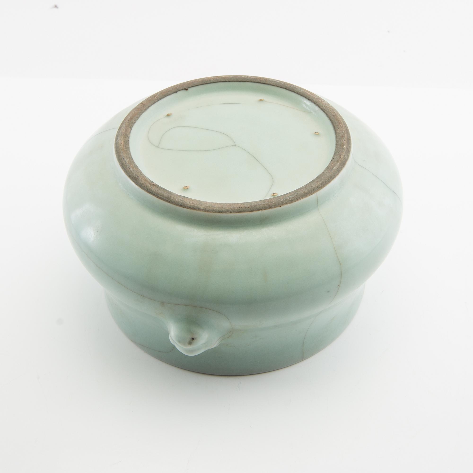 Incense burner China early 20th century porcelain.