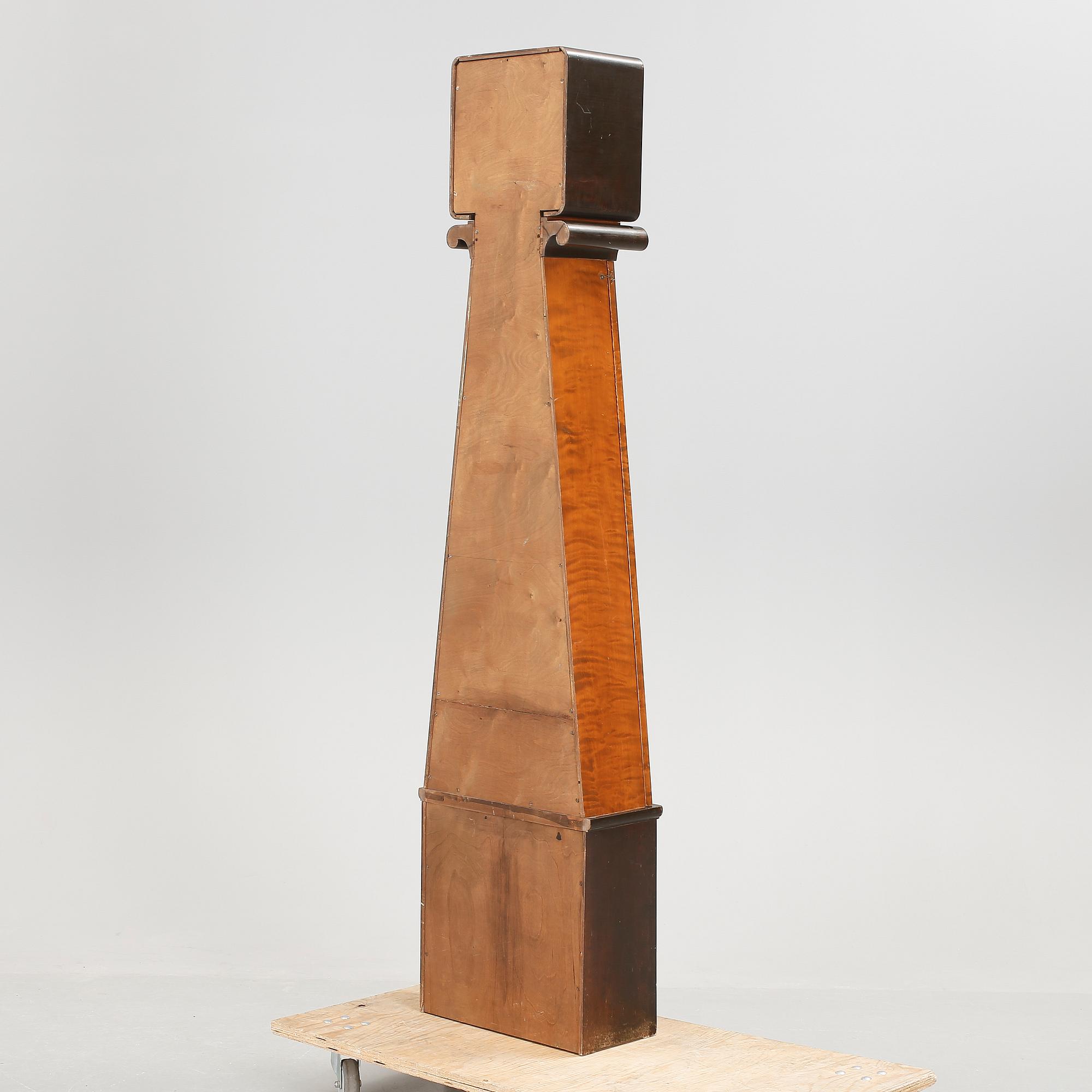 GOLVUR, med två lod samt pendel, T Kluge, Stockholm, 1930-tal.