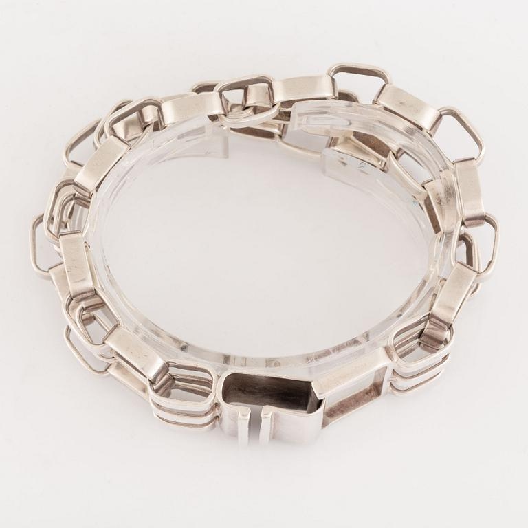 A Sven Erik Högberg silver bracelet.