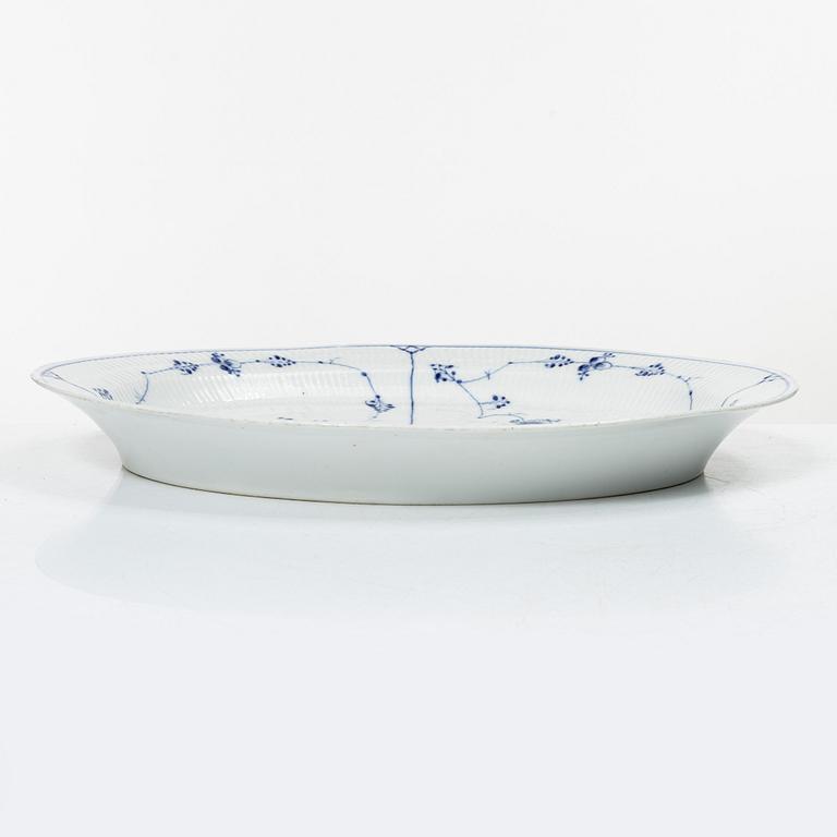 A large 'Blue Fluted Plain' porcelain serving dish, Royal Copenhagen, model 101, 1898-1923.