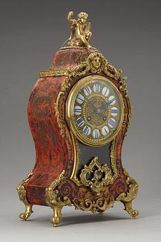 BORDSPENDYL, boullestil, urverk märkt CH Paris, Just, Frankrike, sent 1800-tal.