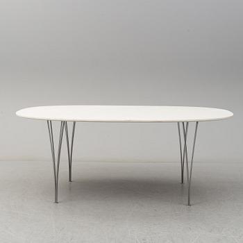 A 'Superellips' table by Bruno Mathsson and Piet Hein, Fritz Hansen, Denmark, 1900-talets andra hälft.
